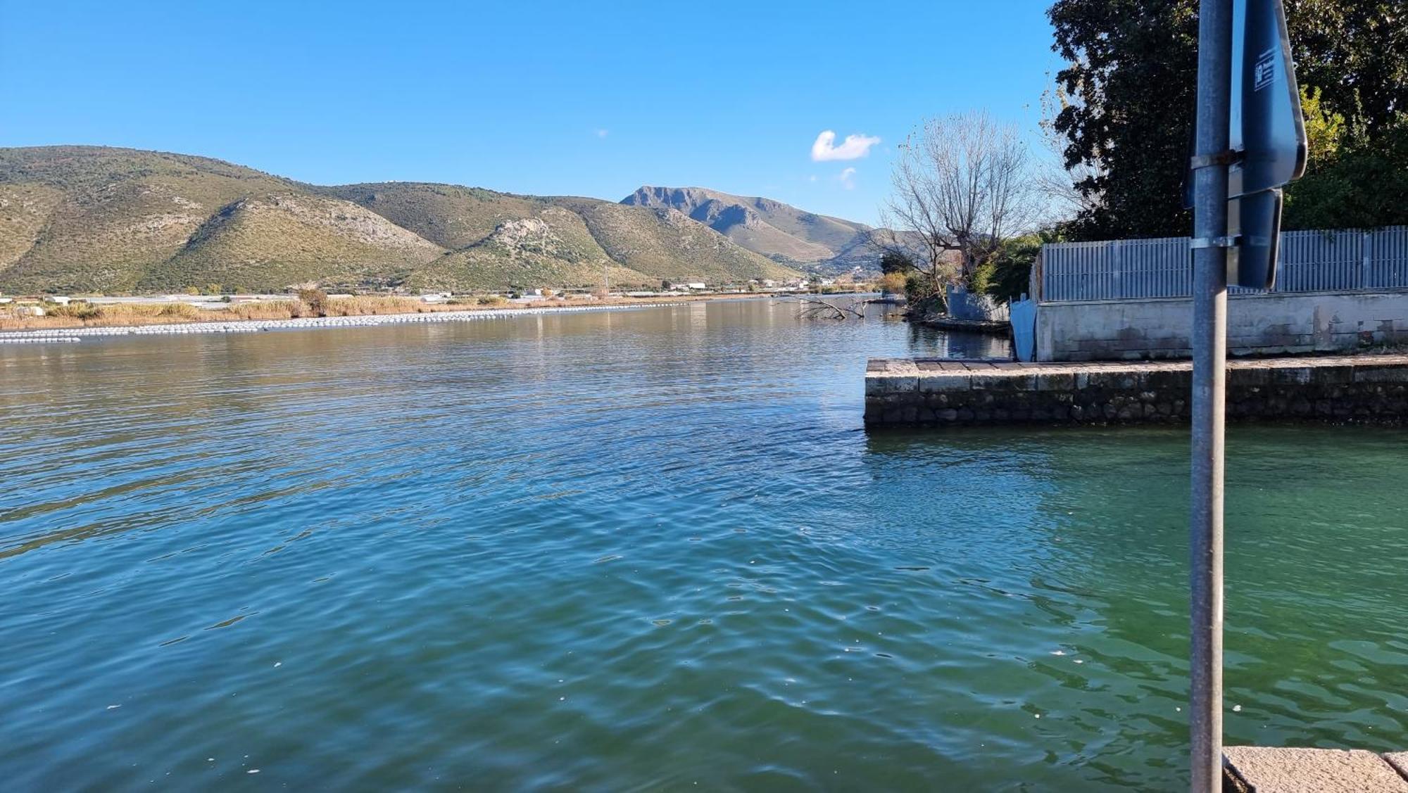 Villa Cecilia Sul Lago Fronte Mare 斯佩隆加 外观 照片